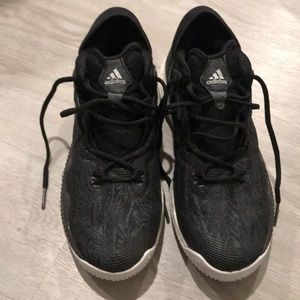 Men Adidas basketball shoe